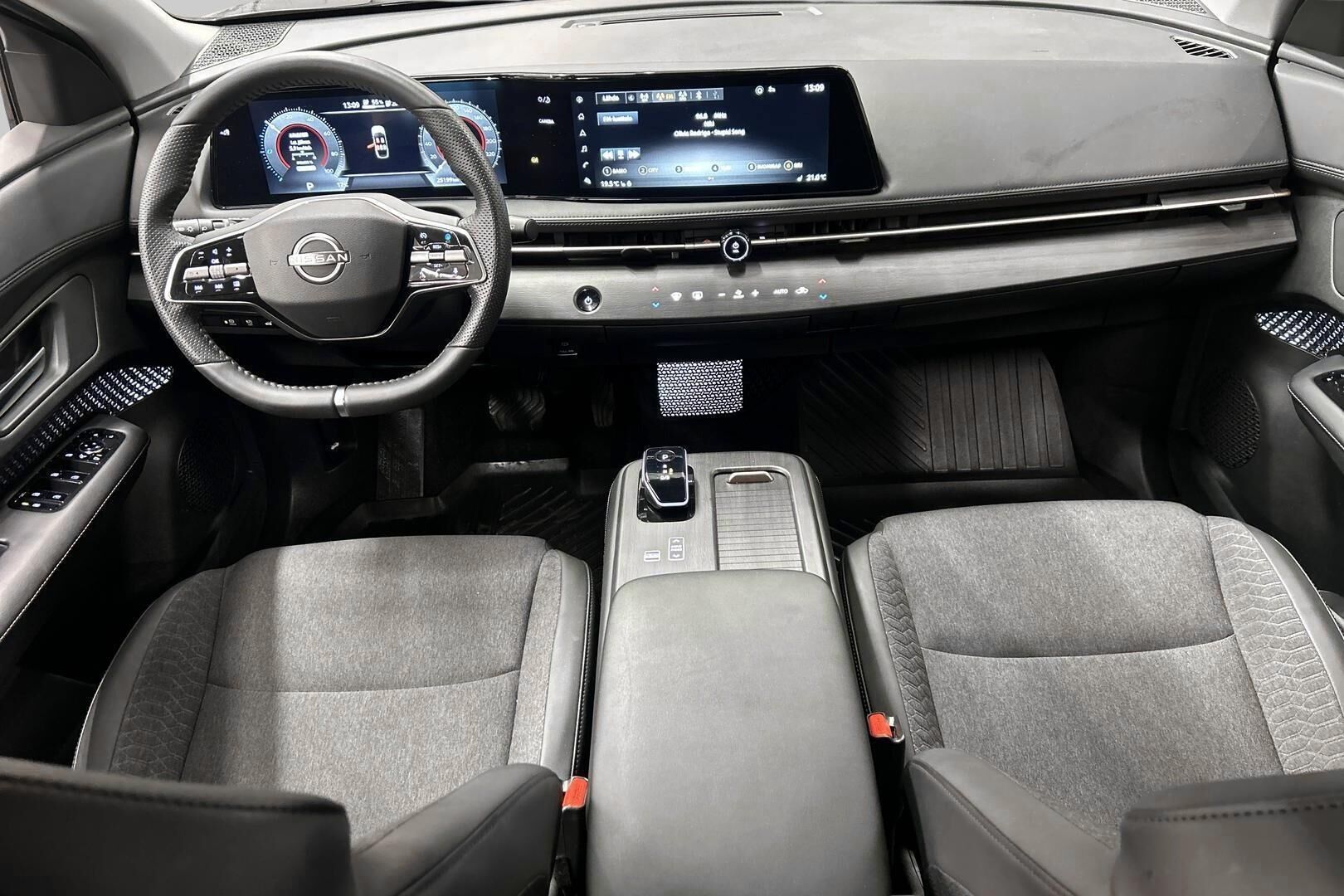 Nissan Ariya iso kuva 11