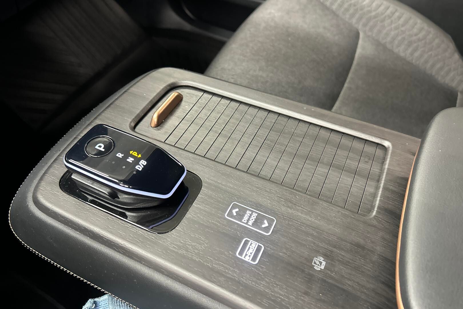 Nissan Ariya iso kuva 17