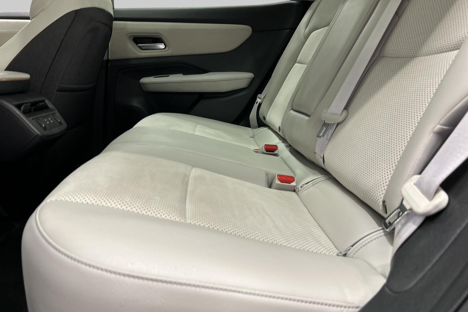 Nissan Ariya iso kuva 9