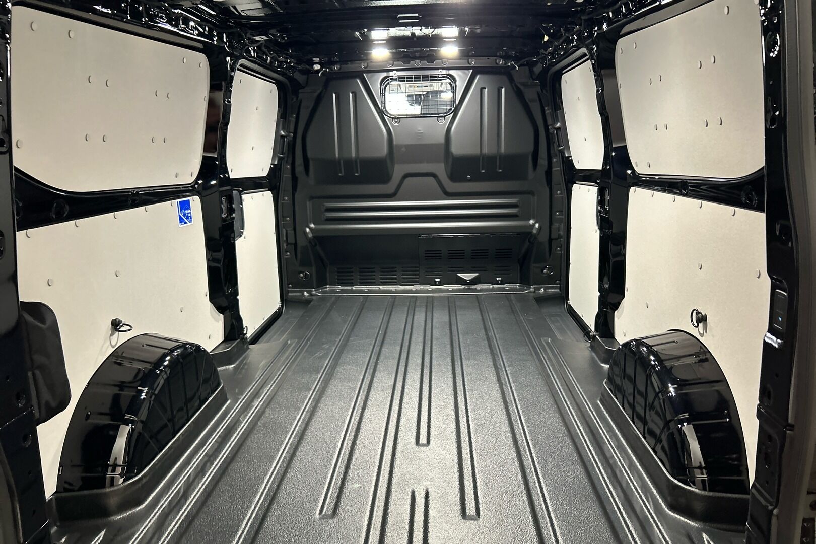 Ford Transit Custom iso kuva 11
