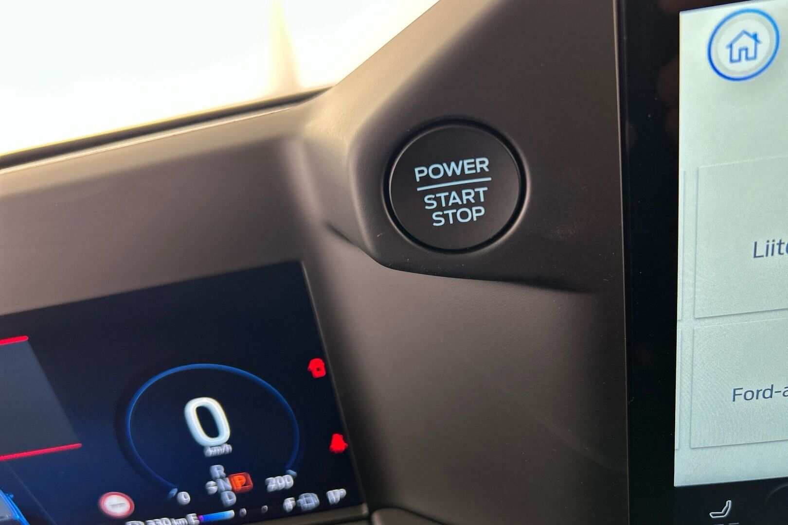 Ford Transit Custom iso kuva 19