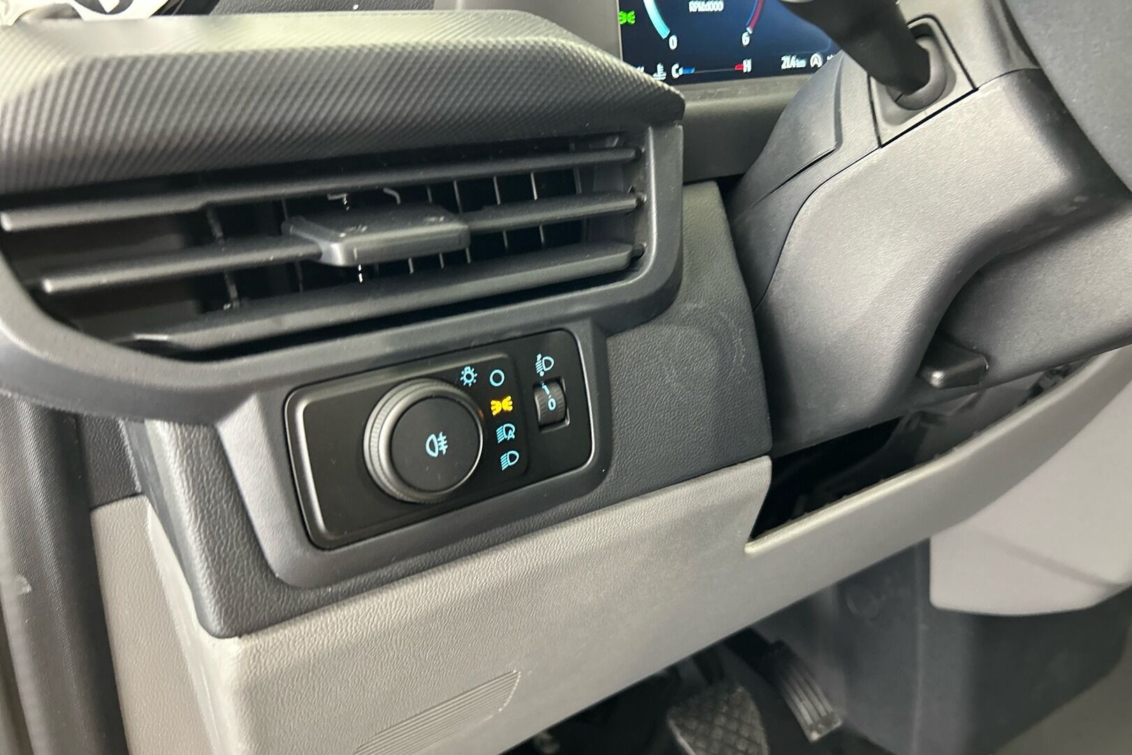 Ford Transit Custom iso kuva 24