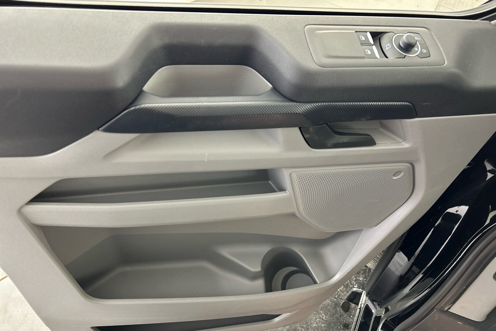 Ford Transit Custom iso kuva 25