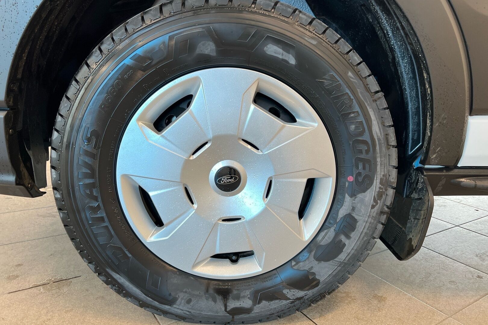 Ford Transit iso kuva 10
