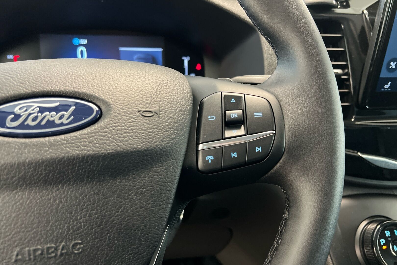 Ford Transit iso kuva 15