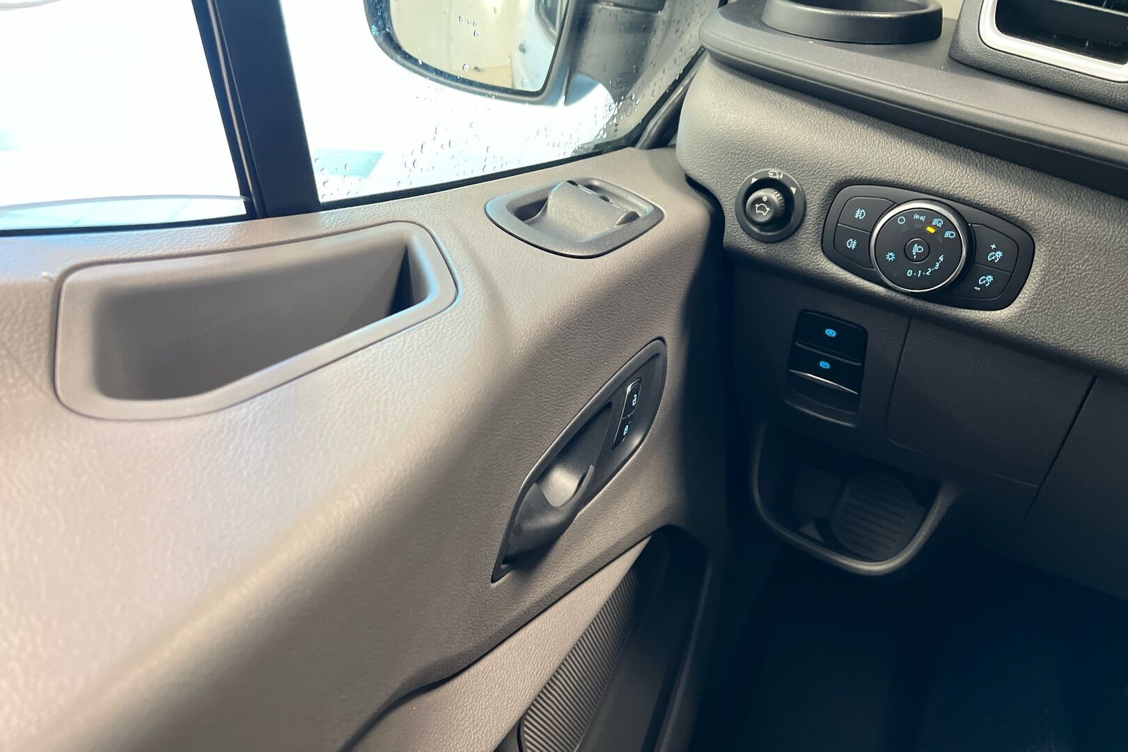 Ford Transit iso kuva 17