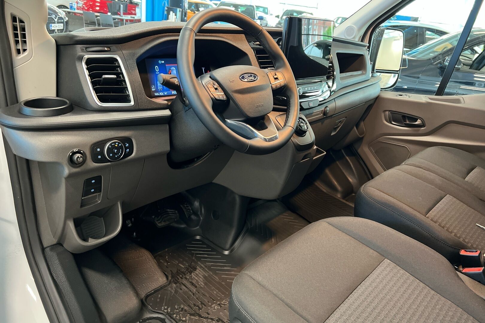 Ford Transit iso kuva 6