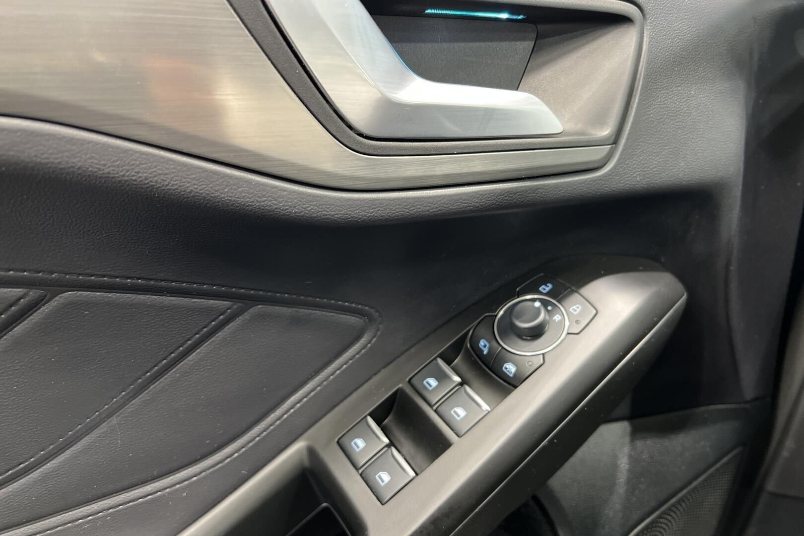 Ford Focus iso kuva 29