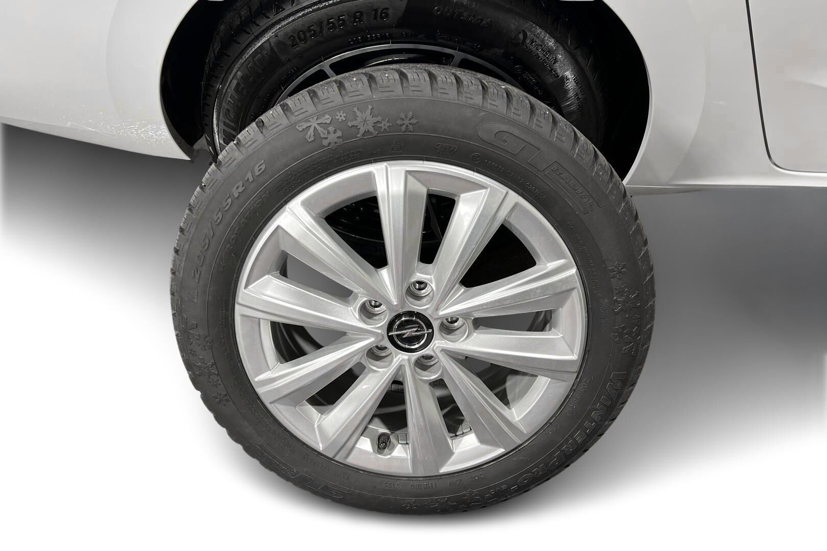 Opel Astra iso kuva 17
