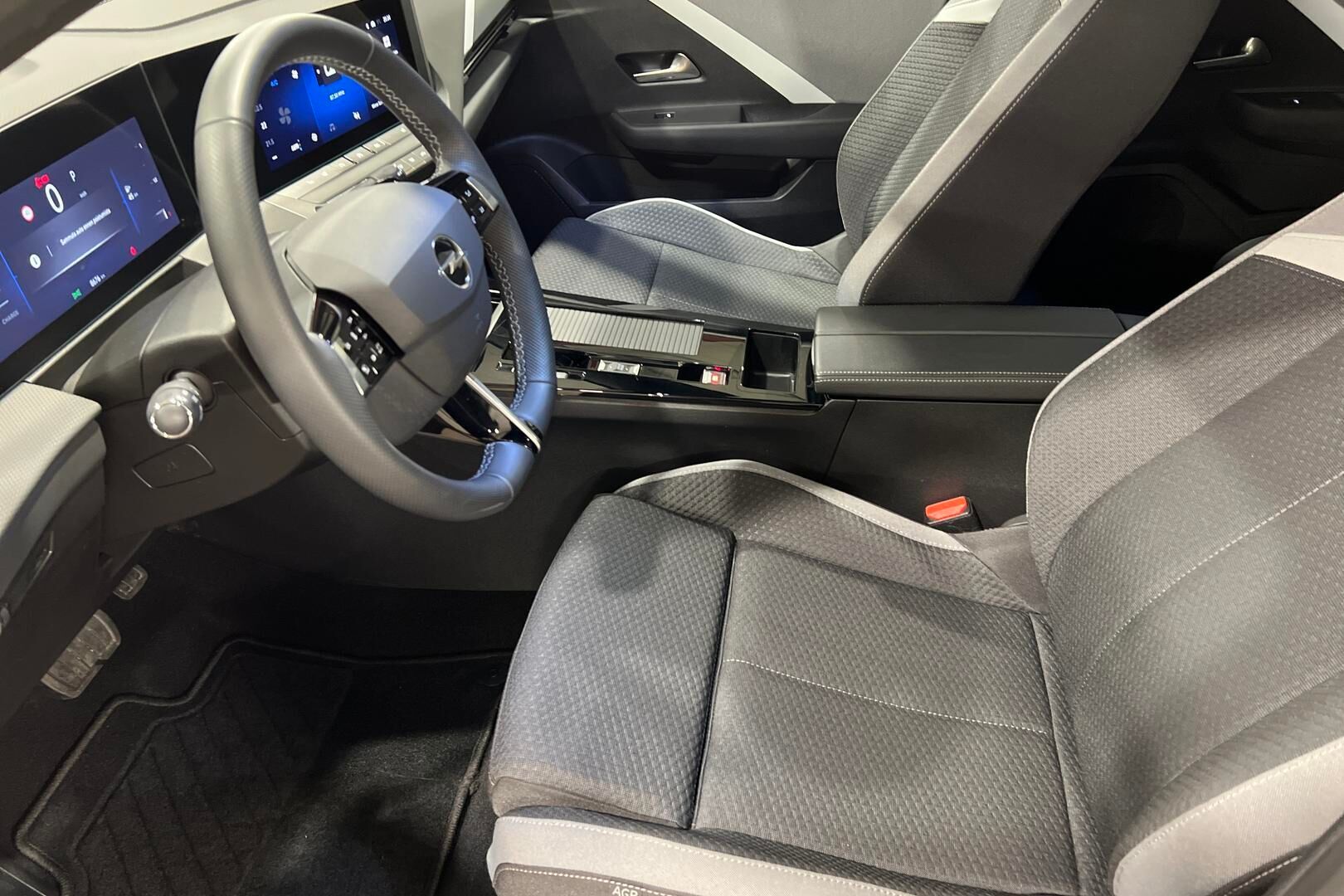 Opel Astra iso kuva 8