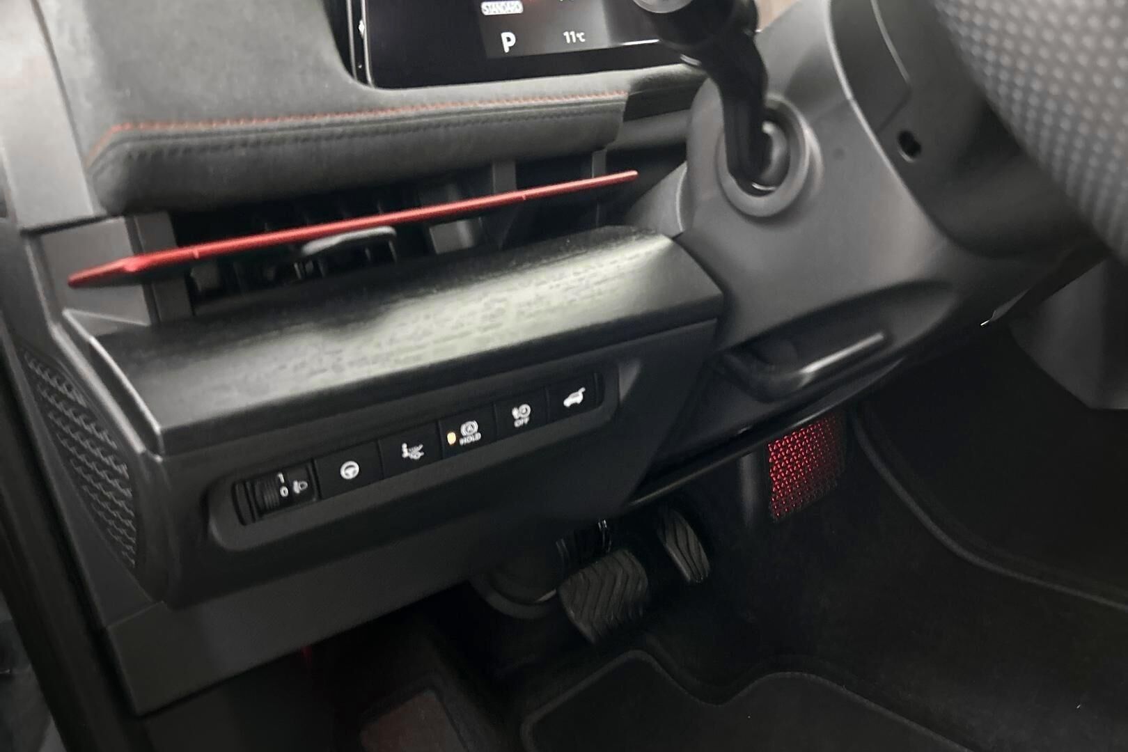 Nissan Ariya iso kuva 23