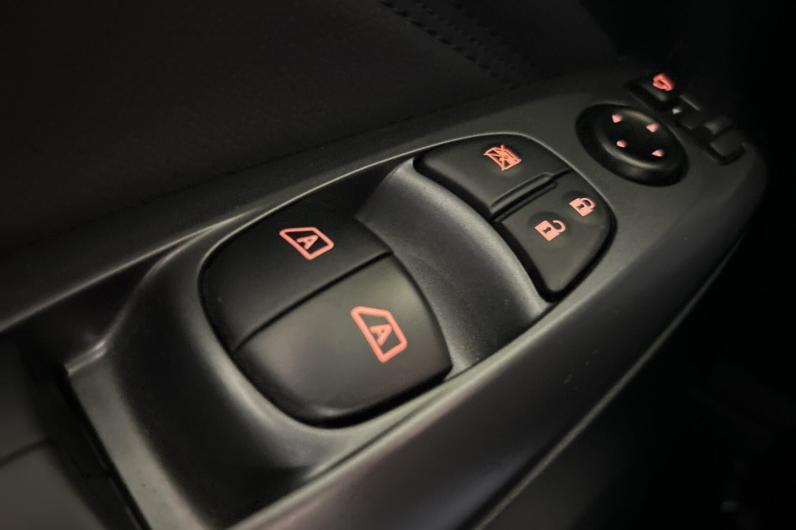 Nissan Juke iso kuva 15