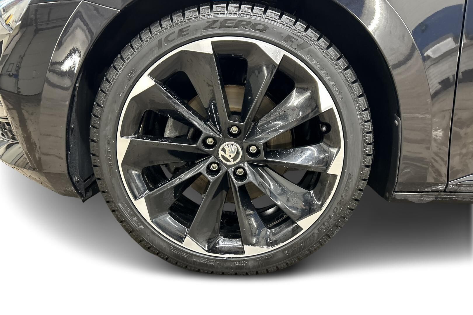 Skoda Superb iso kuva 13