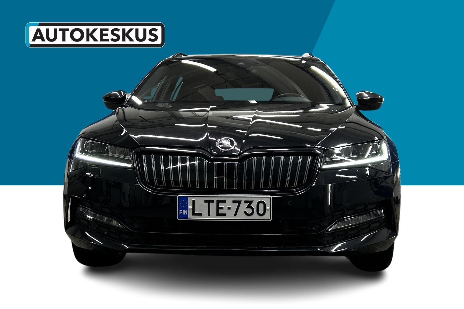 Skoda Superb iso kuva 2