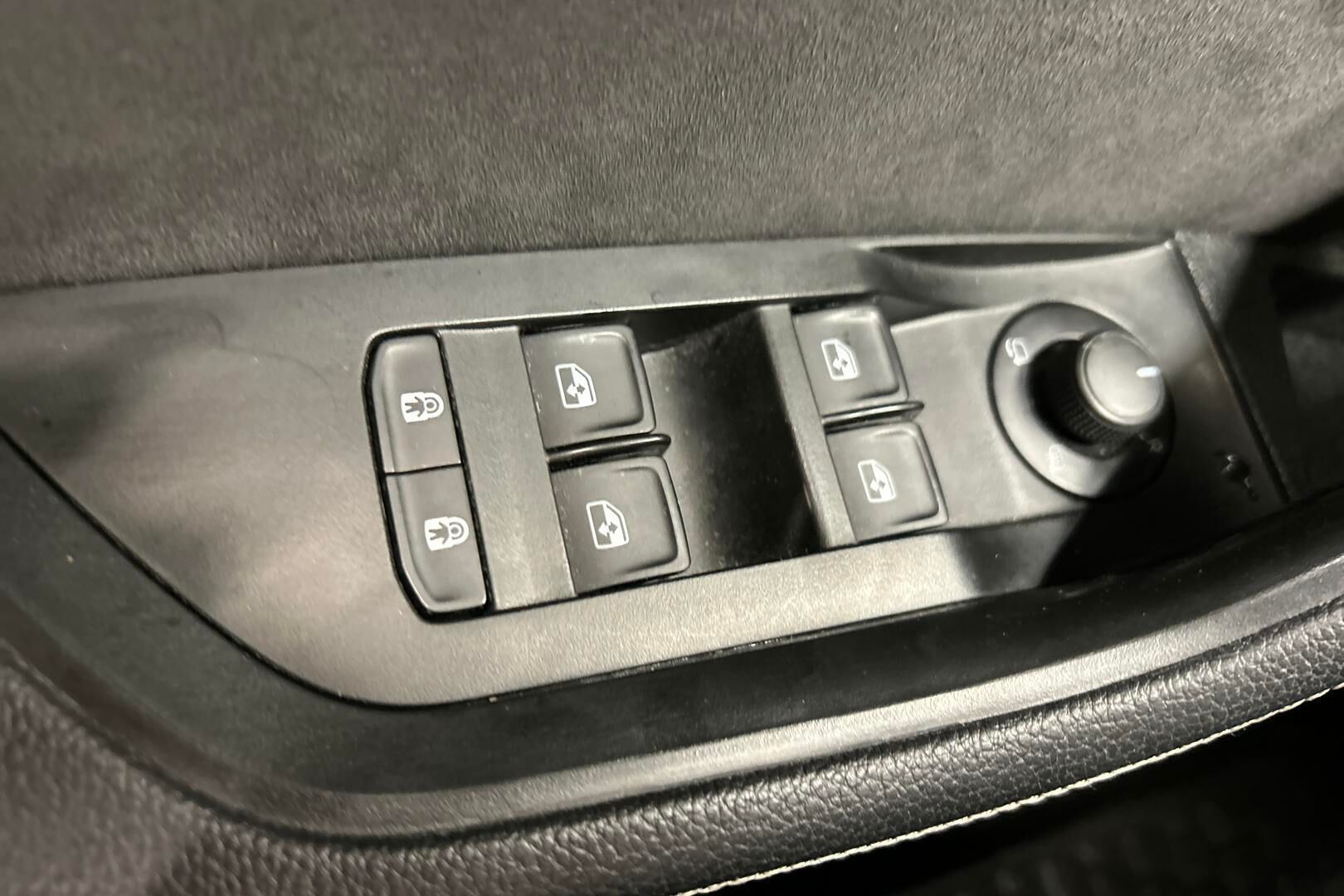 Skoda Superb iso kuva 20