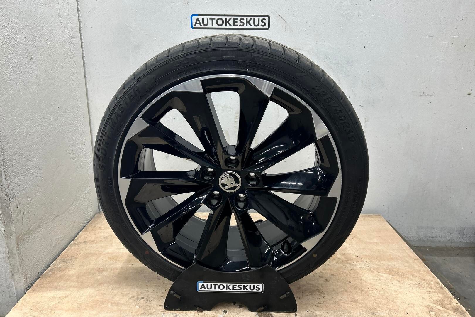 Skoda Superb iso kuva 22