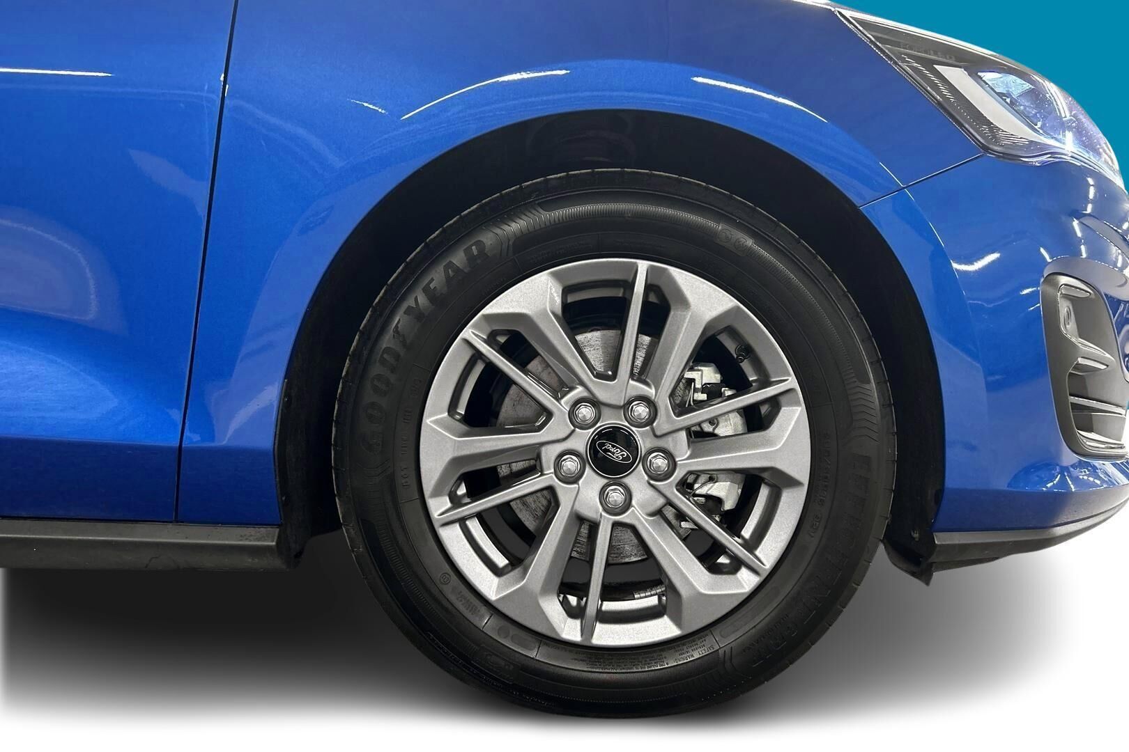 Ford Focus iso kuva 13