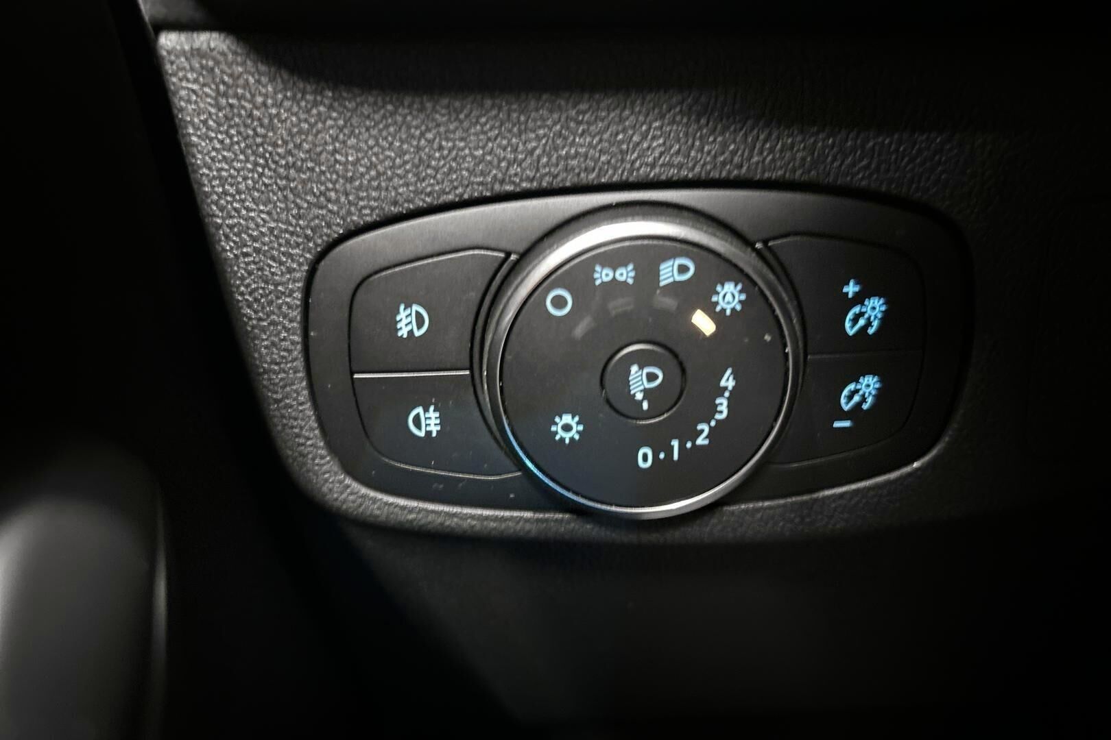 Ford Focus iso kuva 19