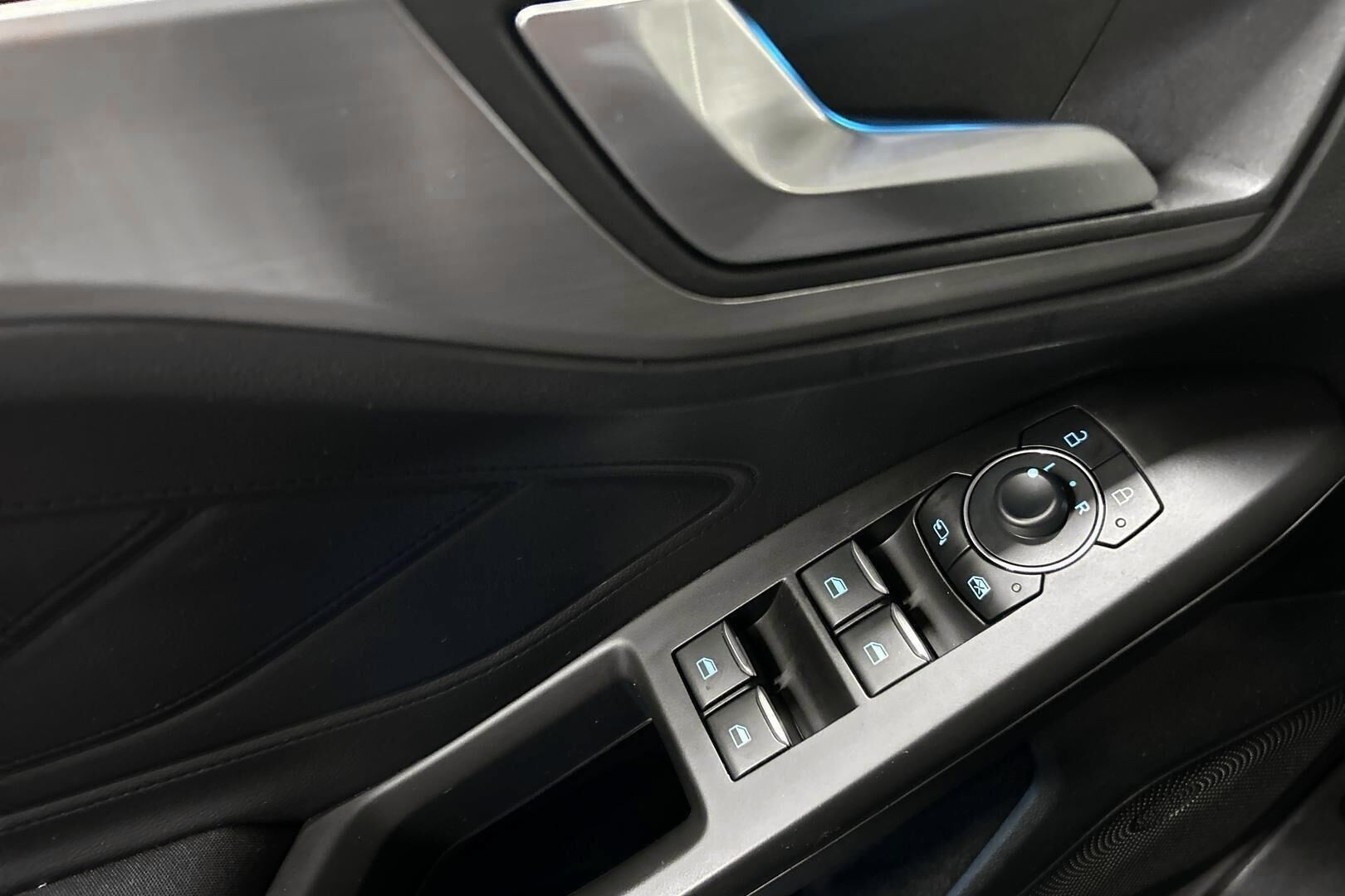 Ford Focus iso kuva 20