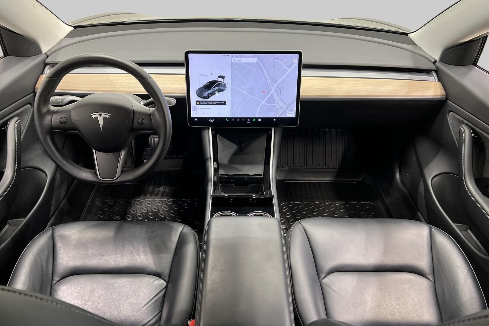 Tesla Model 3 iso kuva 9