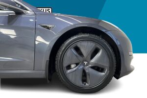 Tesla Model 3 esikatselu 11
