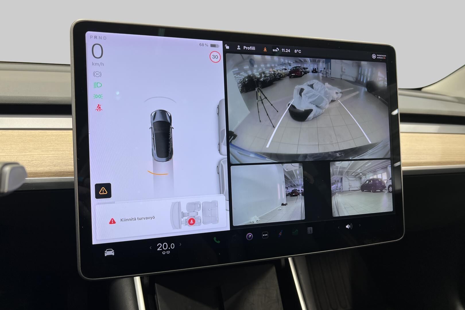 Tesla Model 3 iso kuva 13