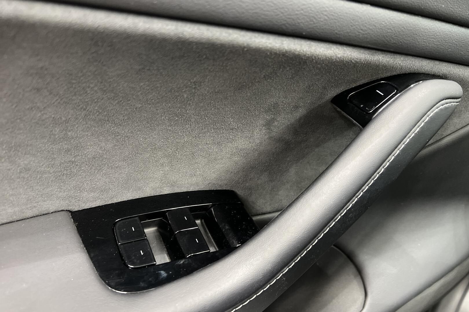 Tesla Model 3 iso kuva 21