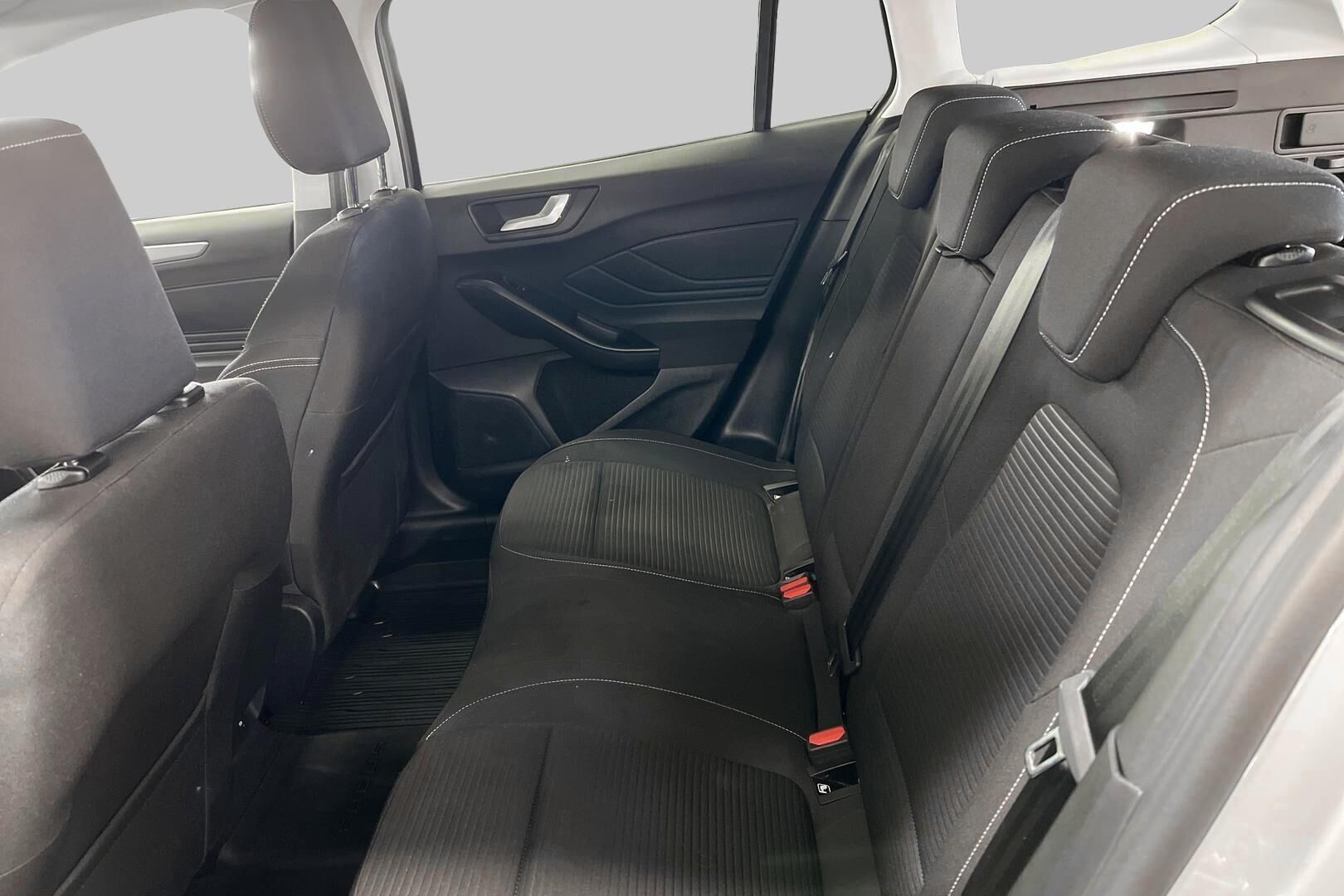 Ford Focus iso kuva 16