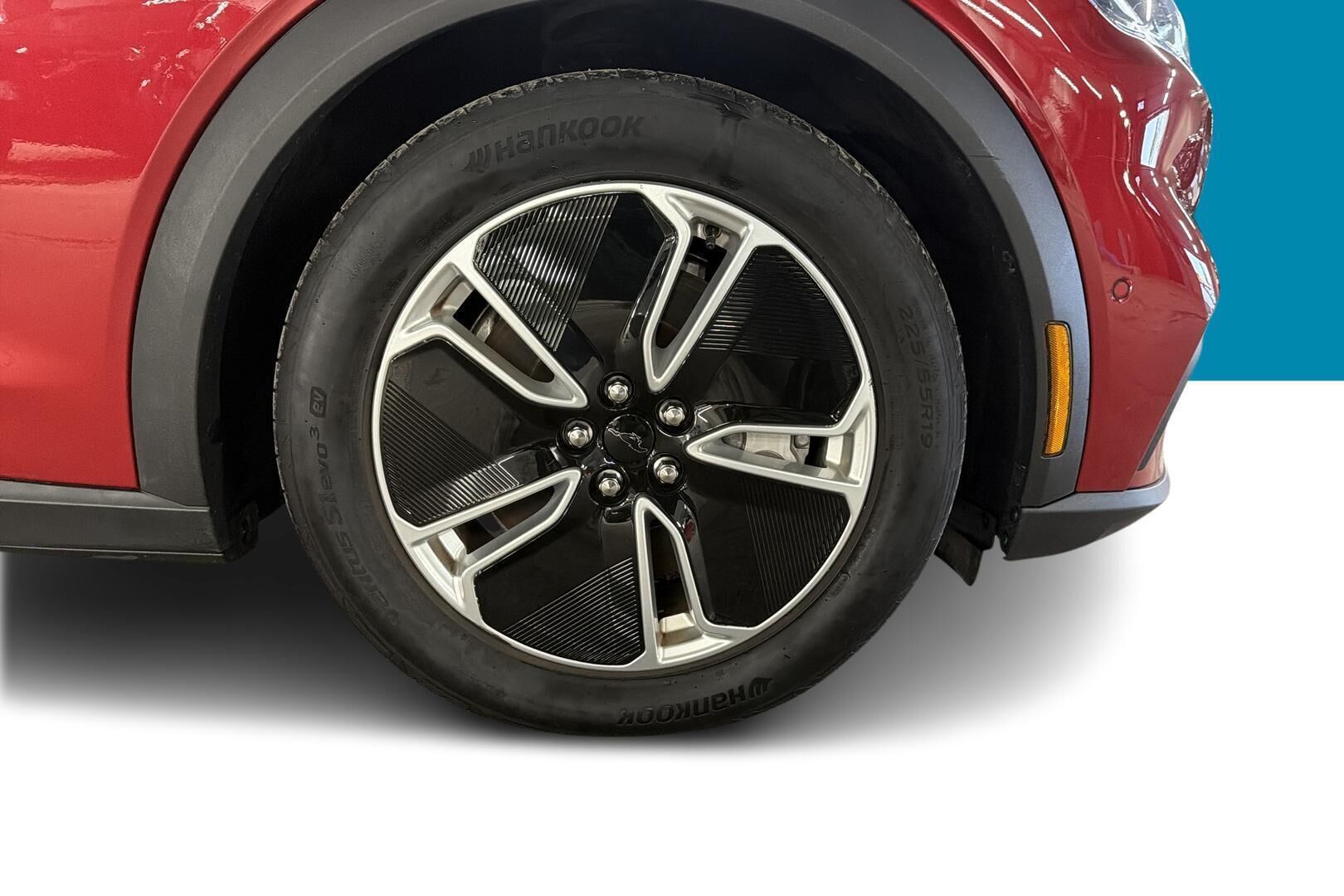 Ford Mustang Mach-E iso kuva 12