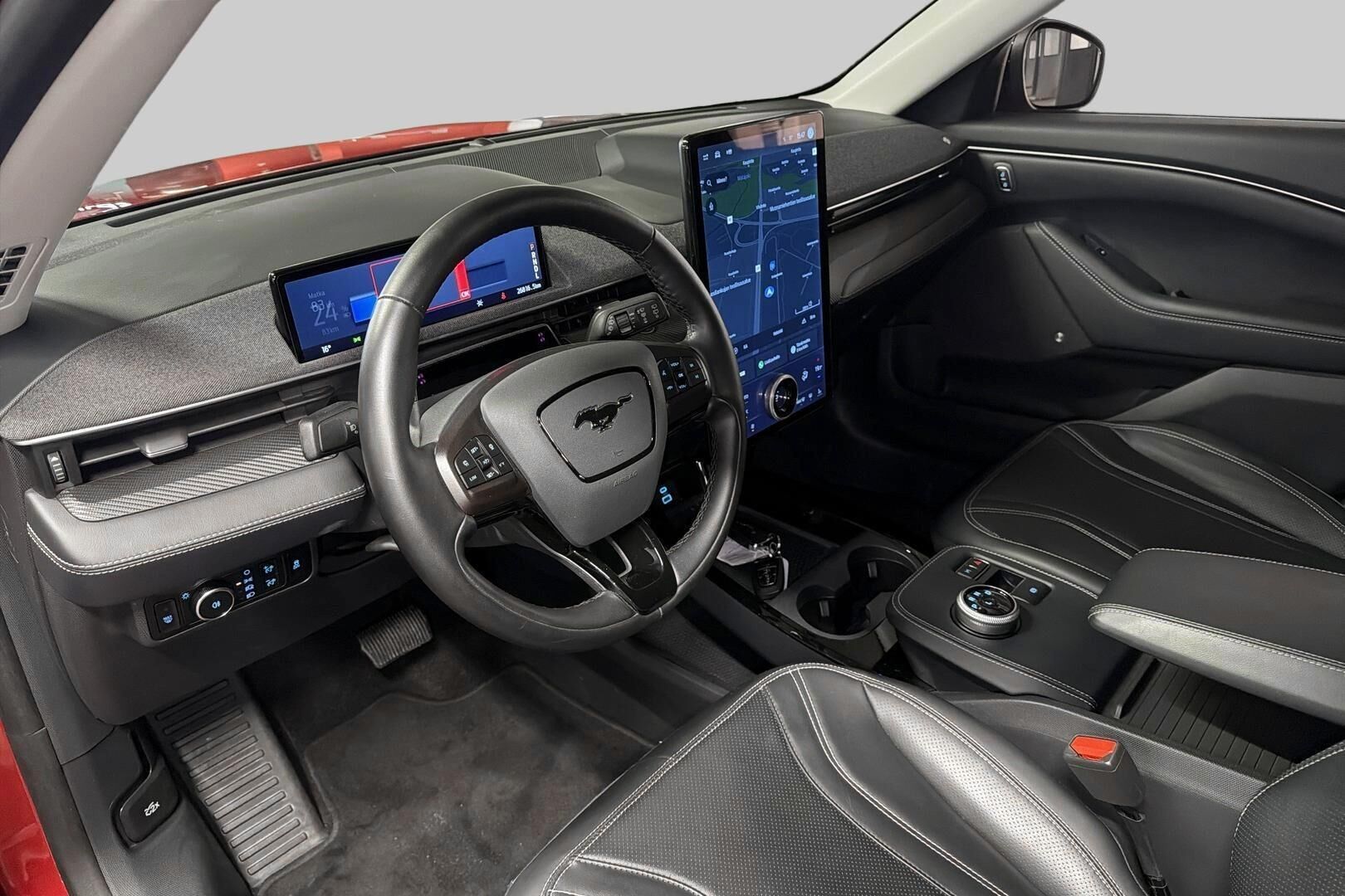 Ford Mustang Mach-E iso kuva 8