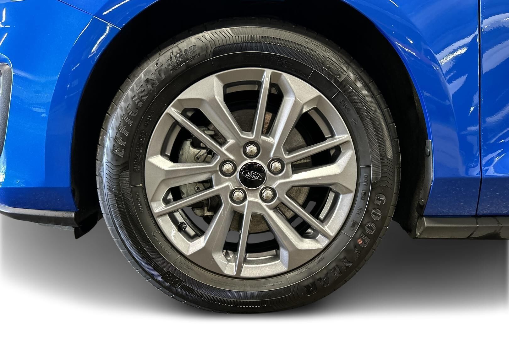 Ford Focus iso kuva 8