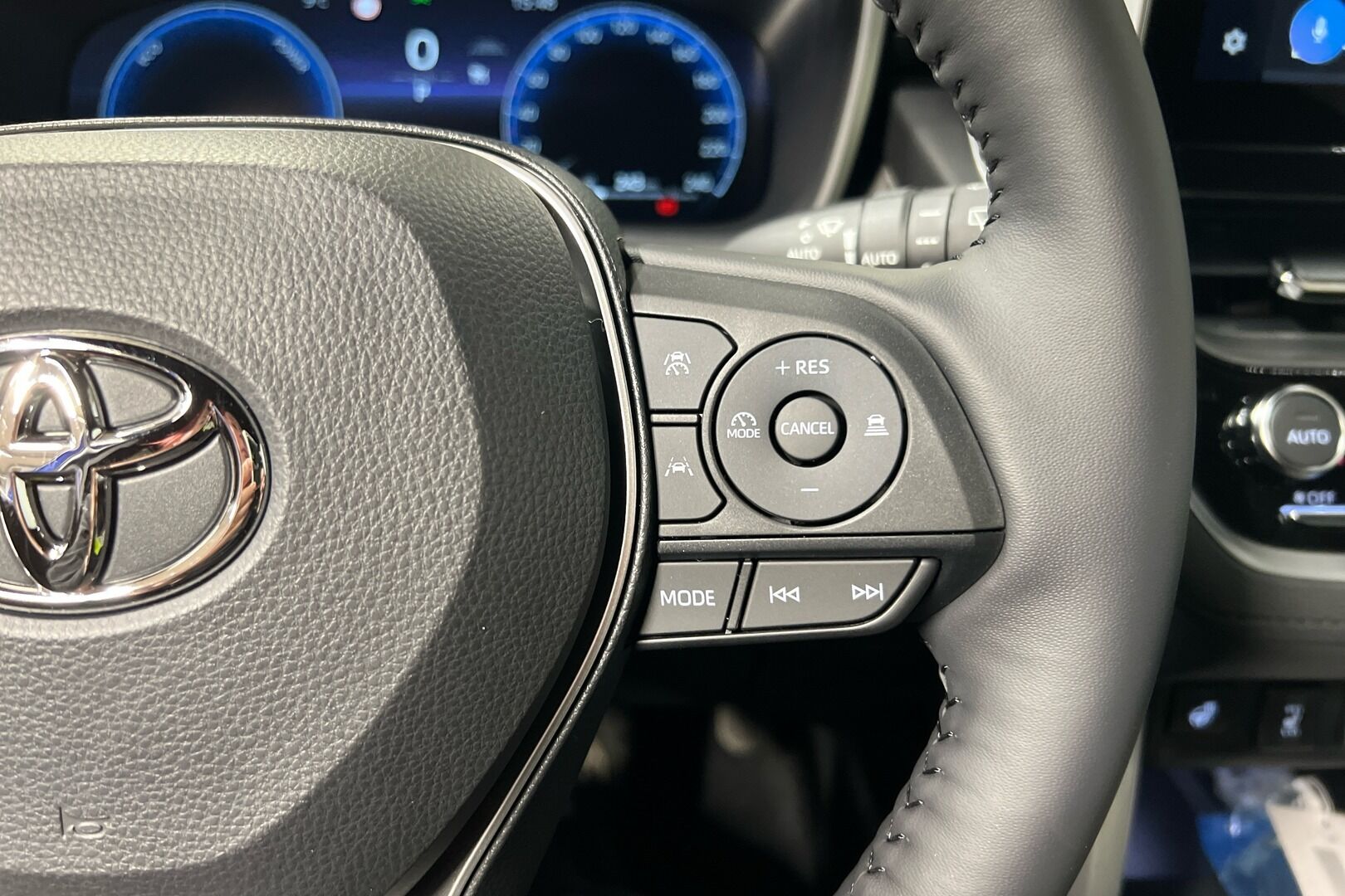 Toyota Corolla Cross iso kuva 15