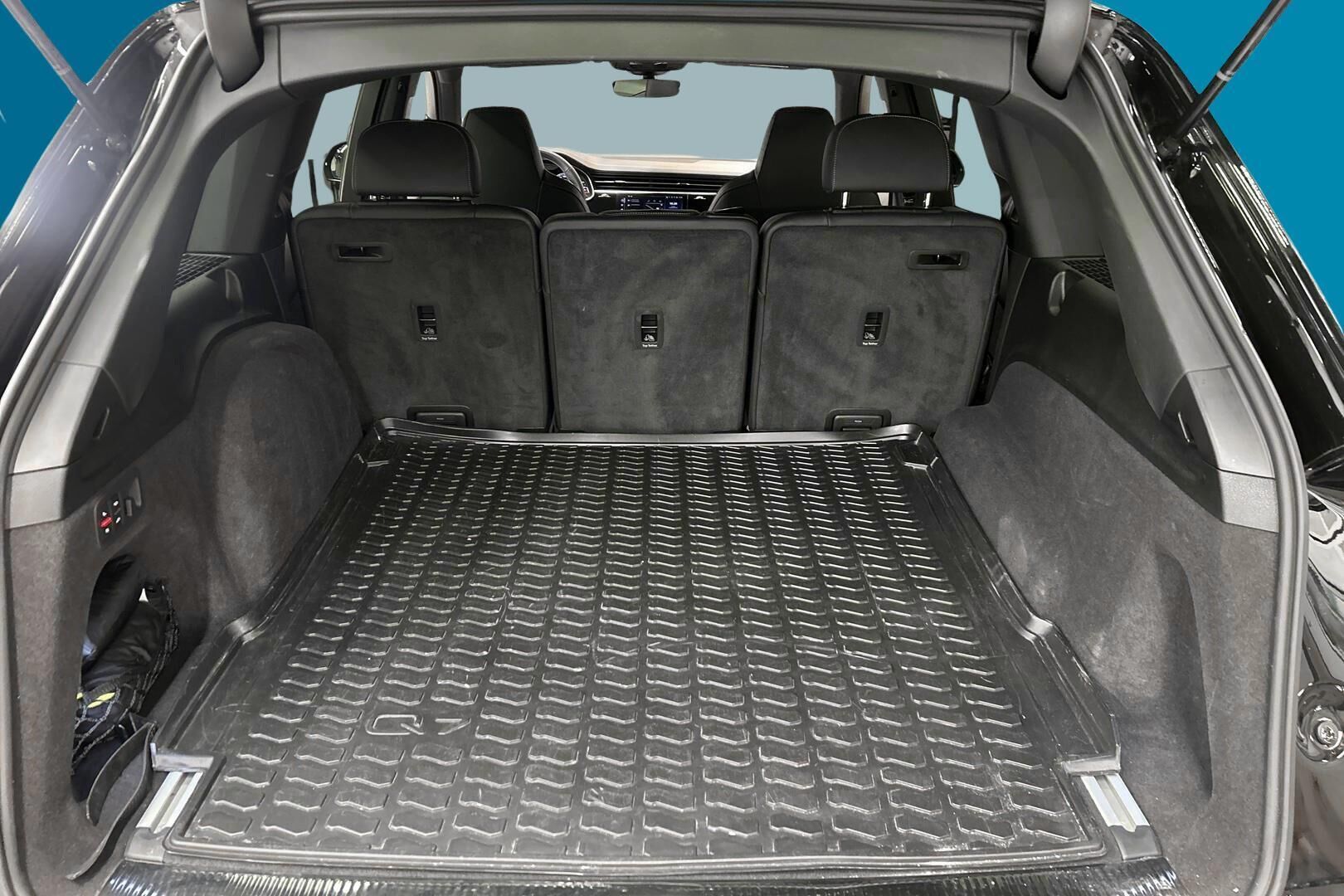 Audi Q7 iso kuva 12