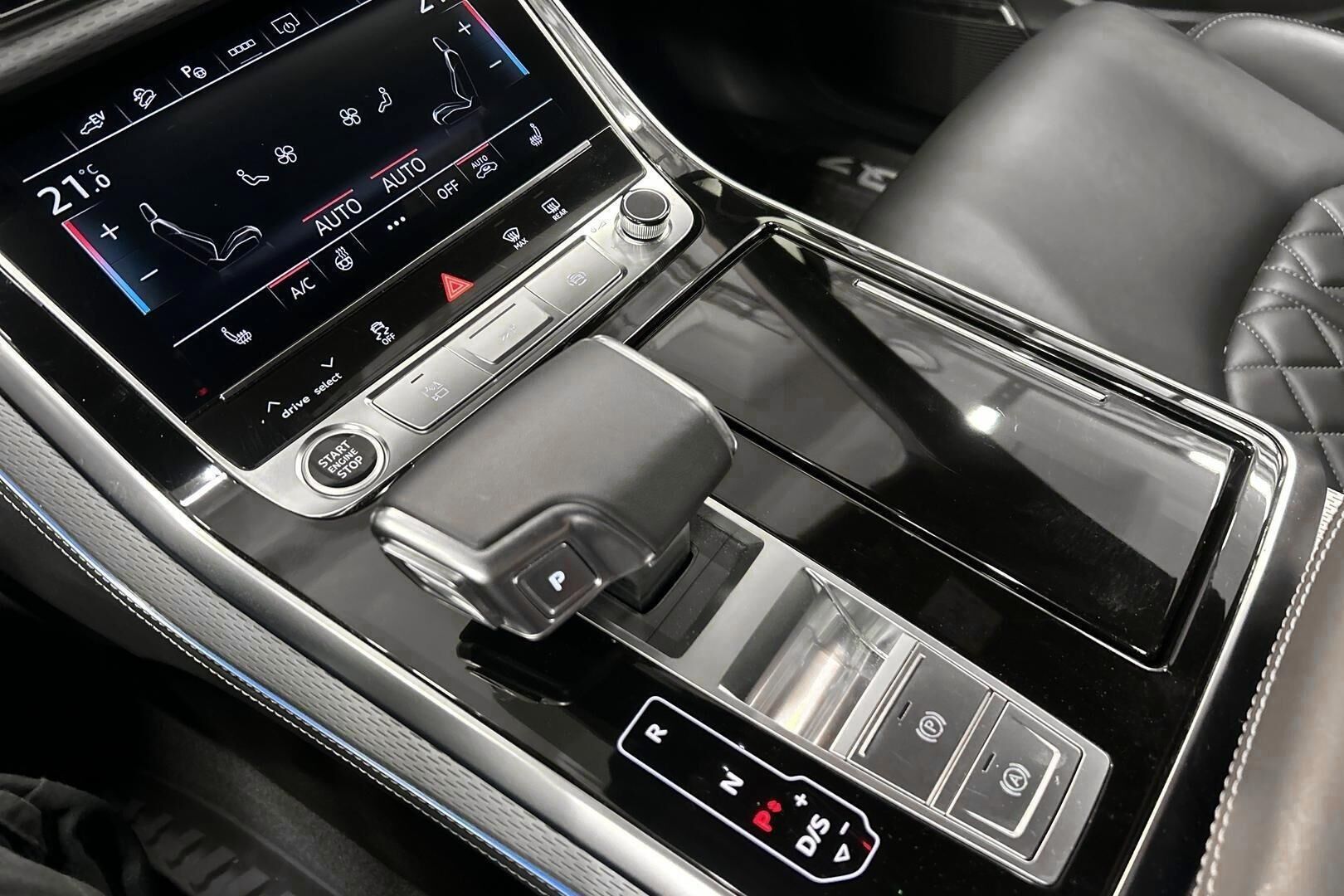 Audi Q7 iso kuva 16
