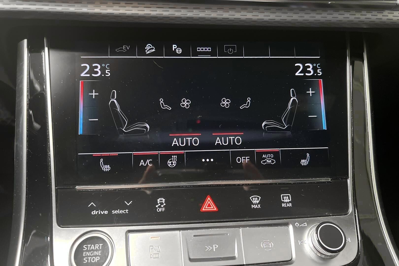 Audi Q7 iso kuva 14