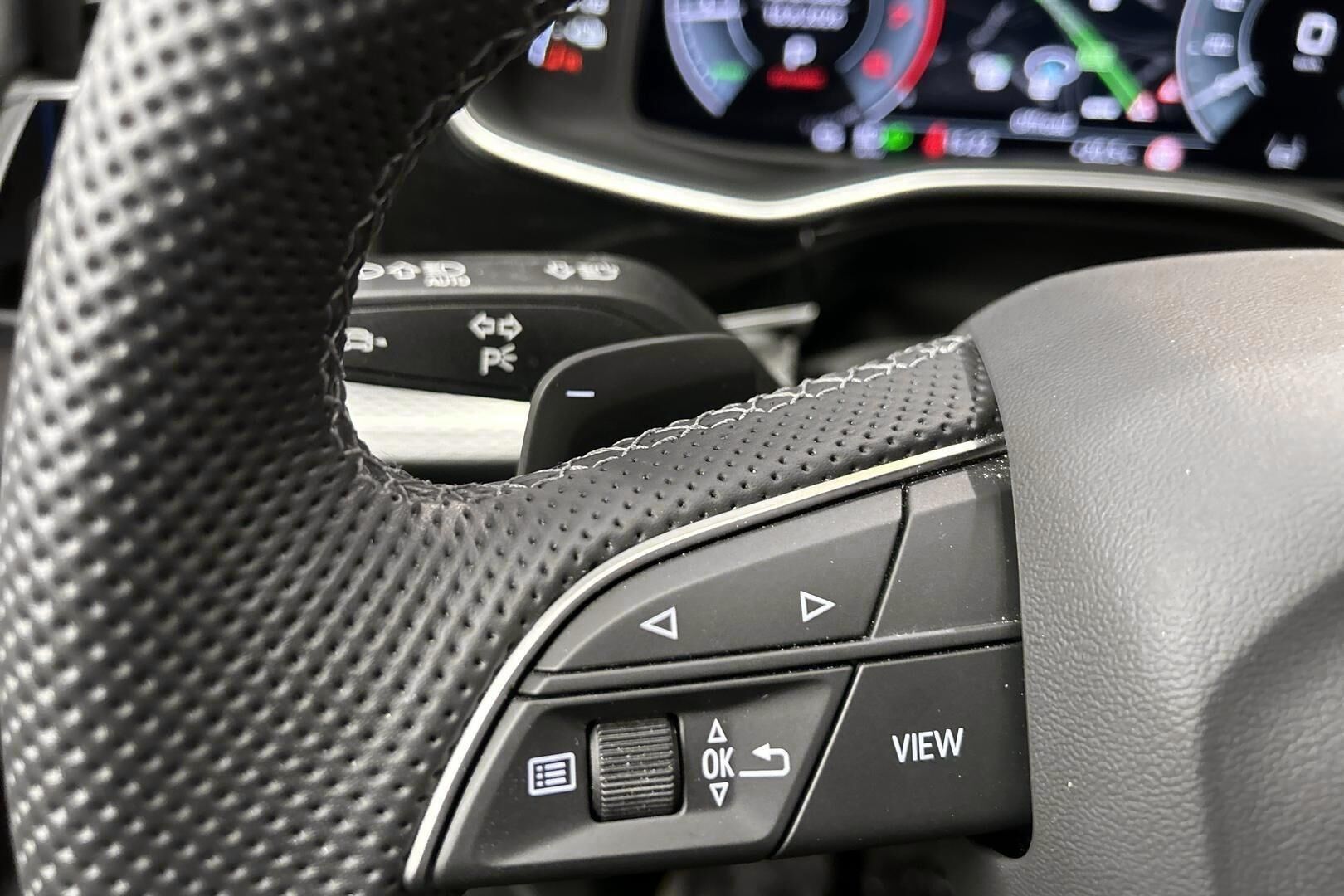 Audi Q7 iso kuva 18