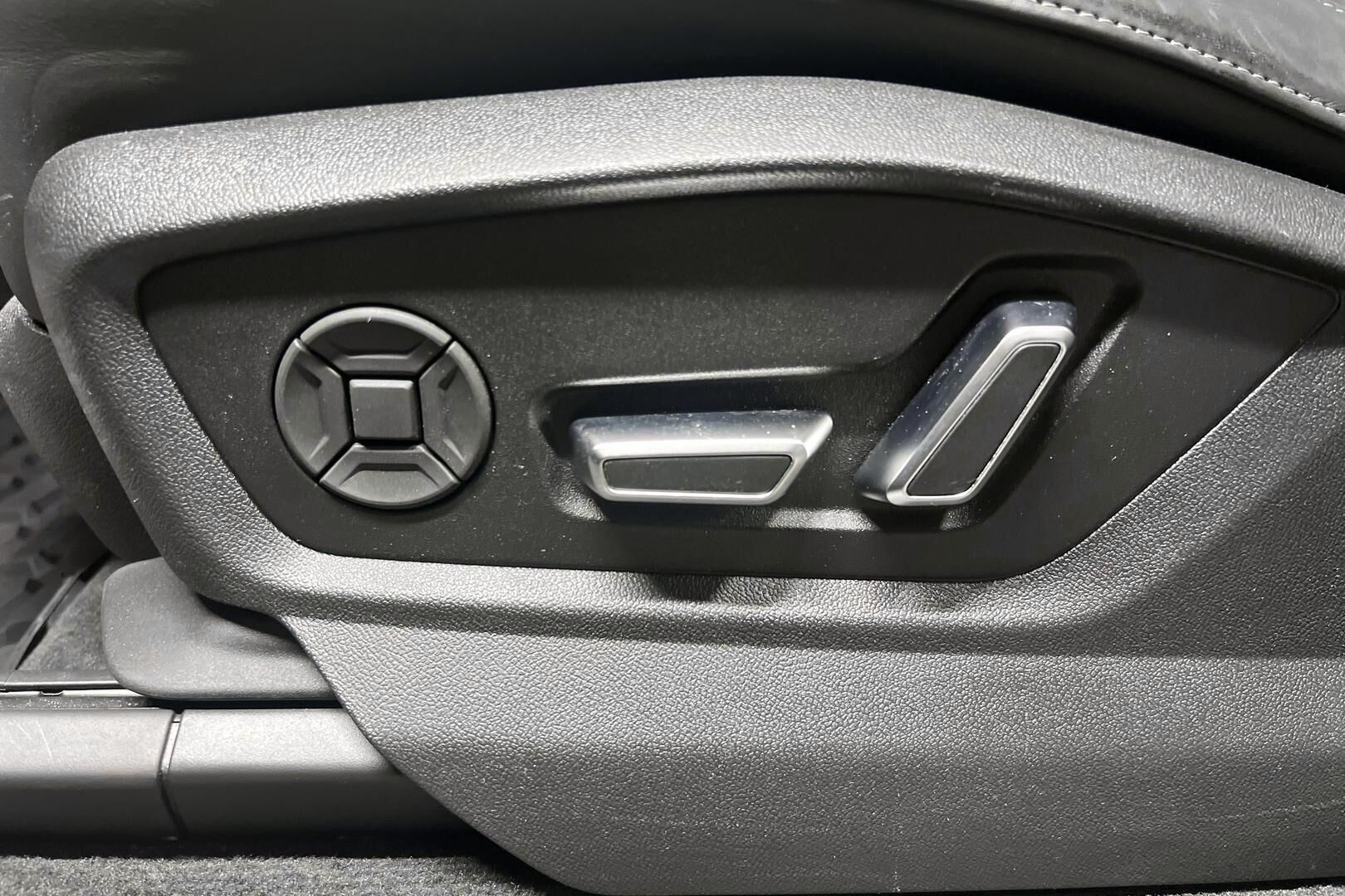 Audi Q7 iso kuva 18