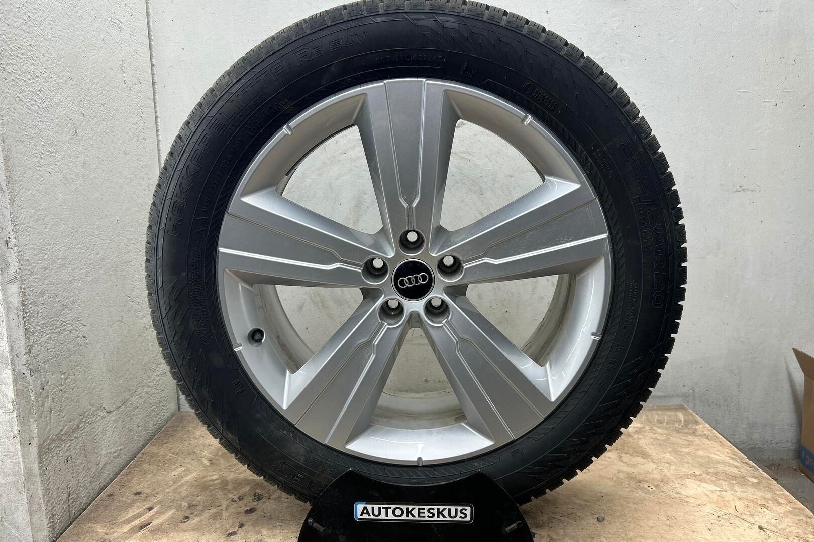 Audi Q7 iso kuva 24