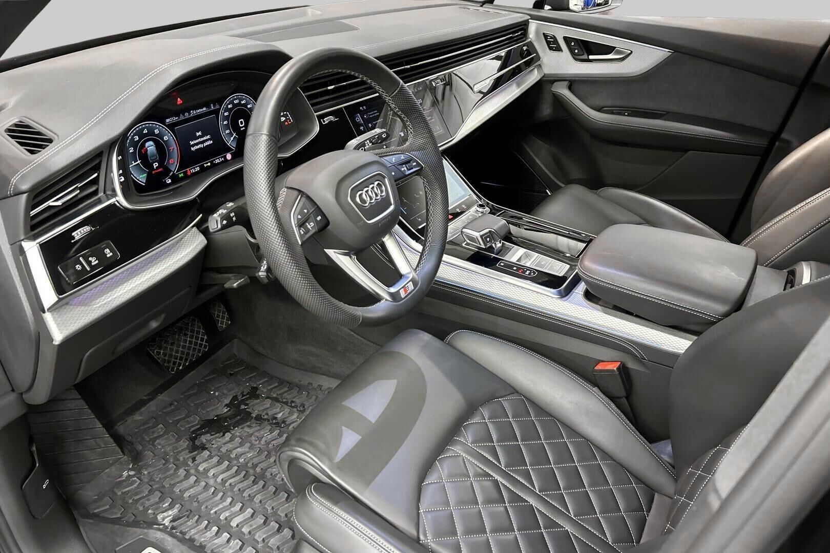 Audi Q7 iso kuva 9
