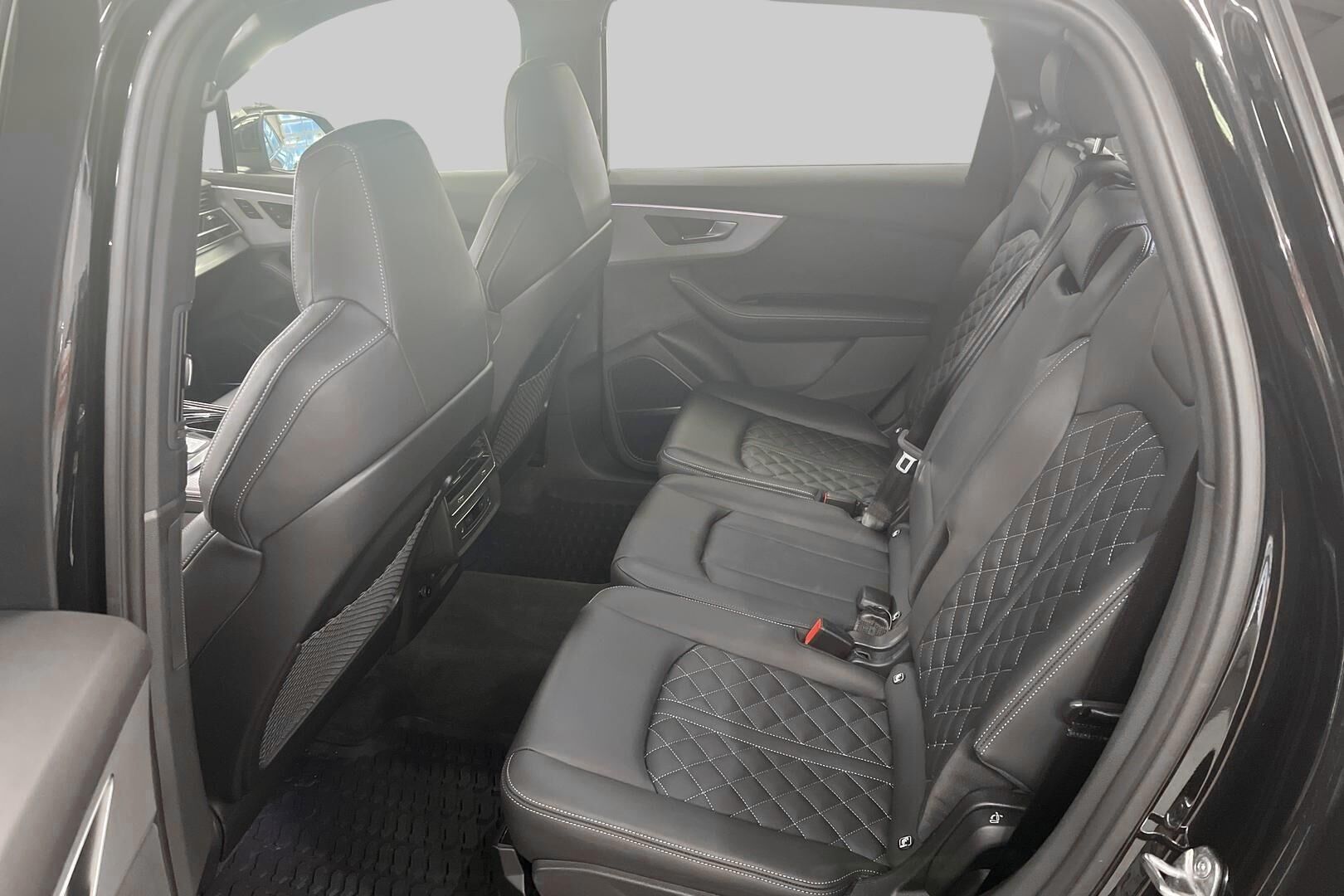 Audi Q7 iso kuva 9