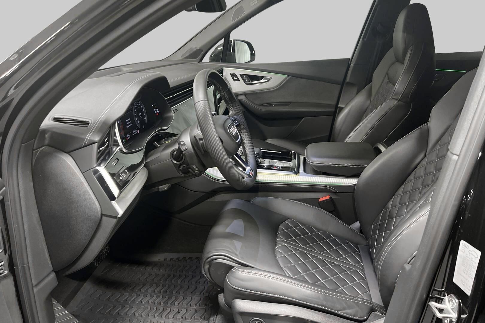 Audi Q7 iso kuva 23