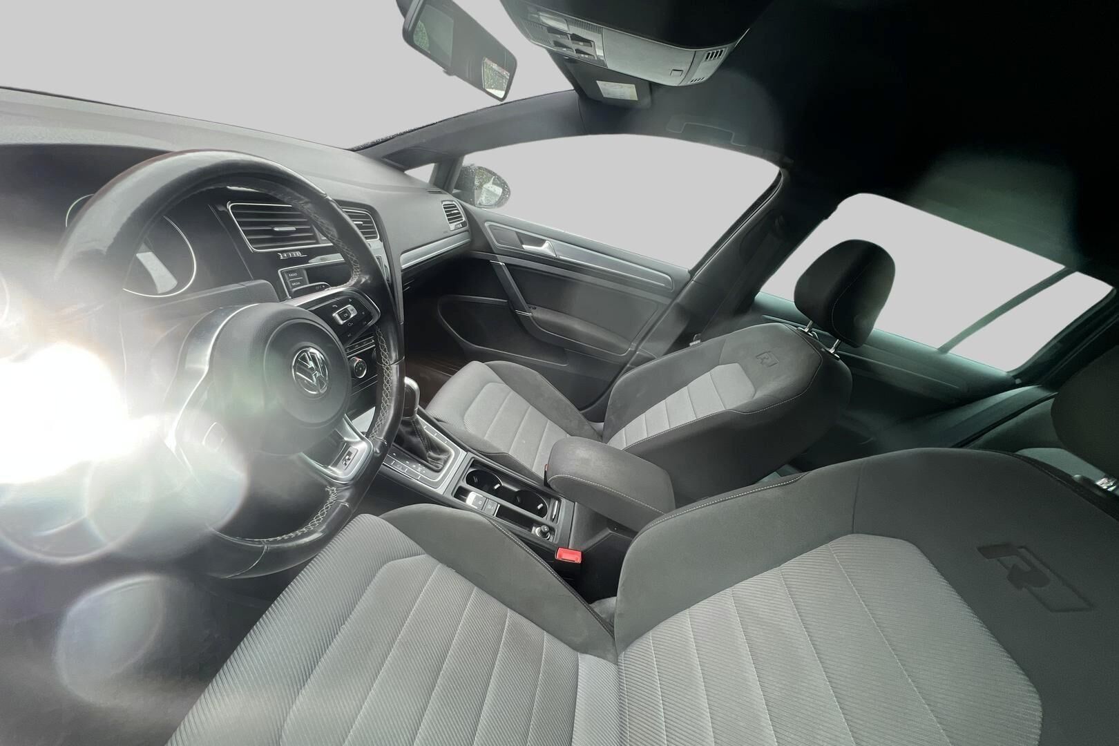 Volkswagen Golf iso kuva 2