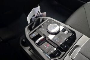 BMW iX esikatselu 14