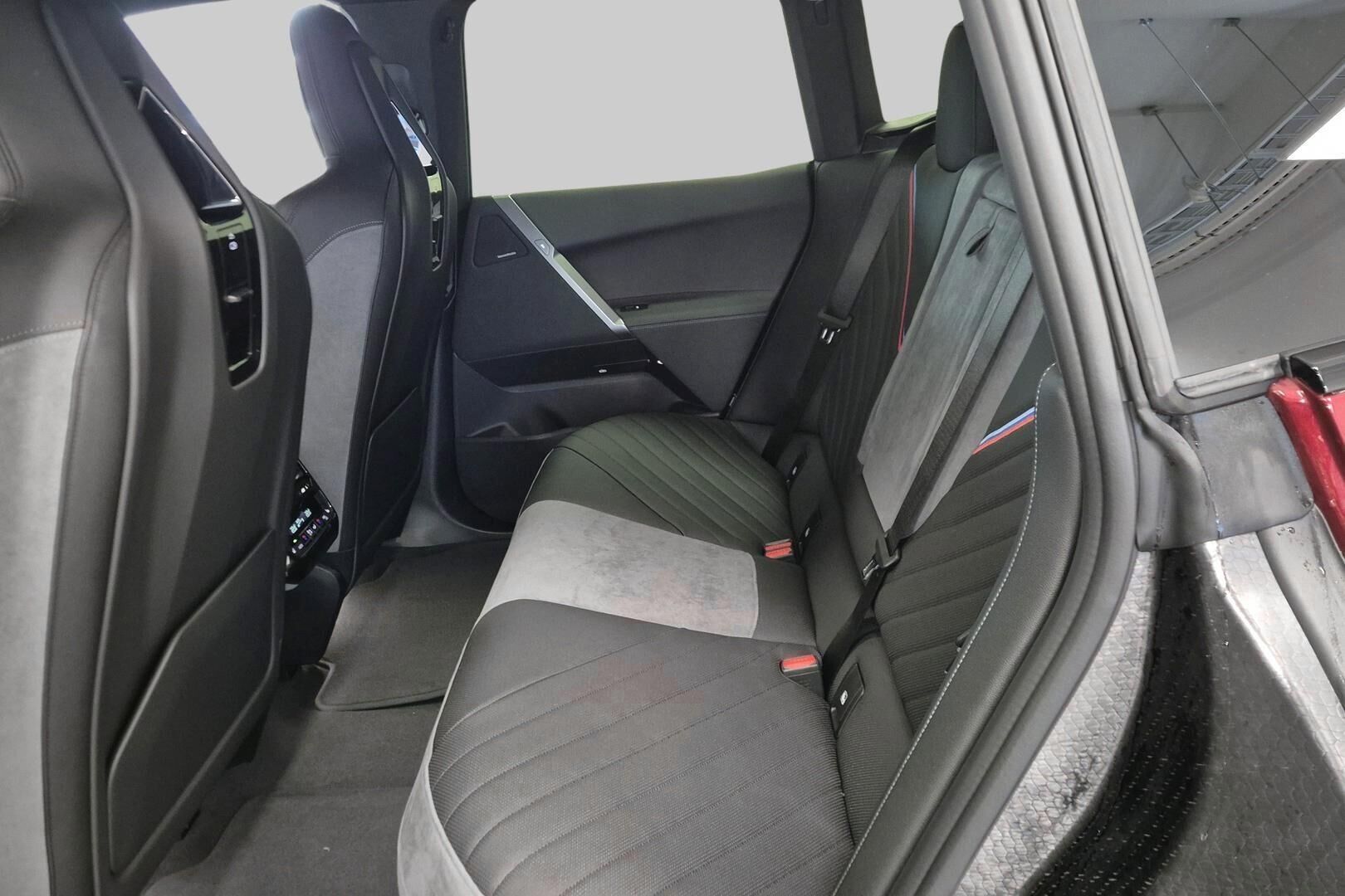 BMW iX iso kuva 9