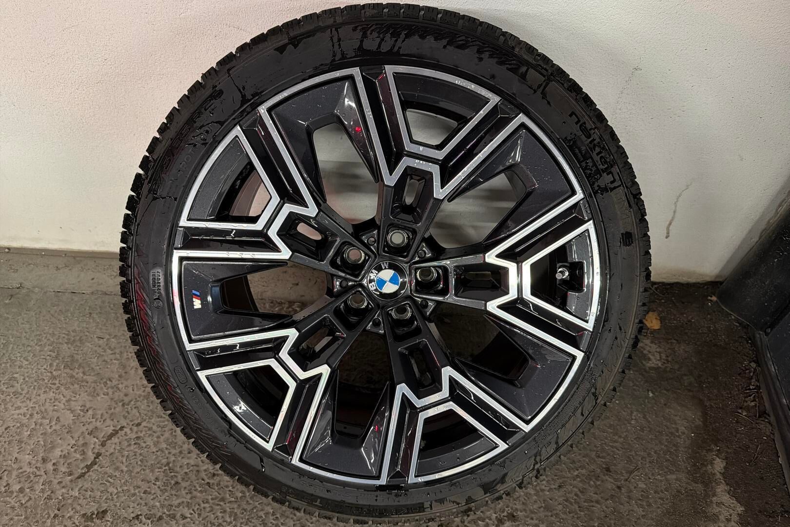 BMW i5 iso kuva 15