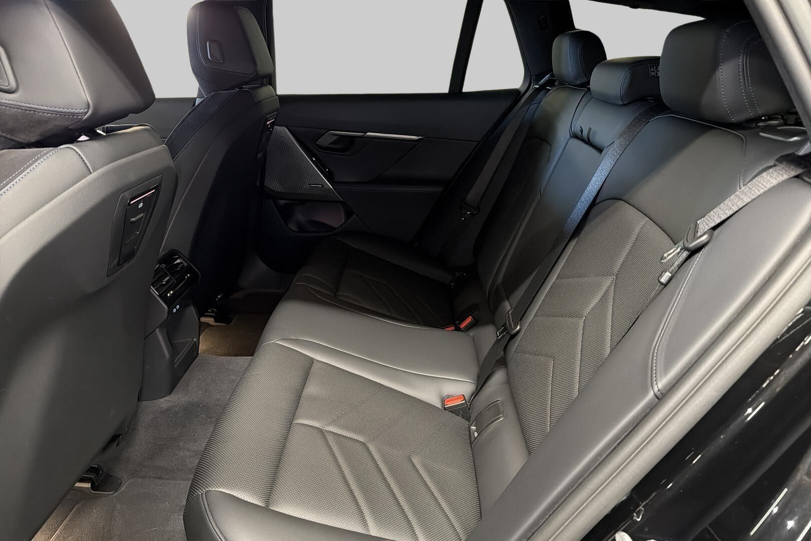 BMW i5 iso kuva 9