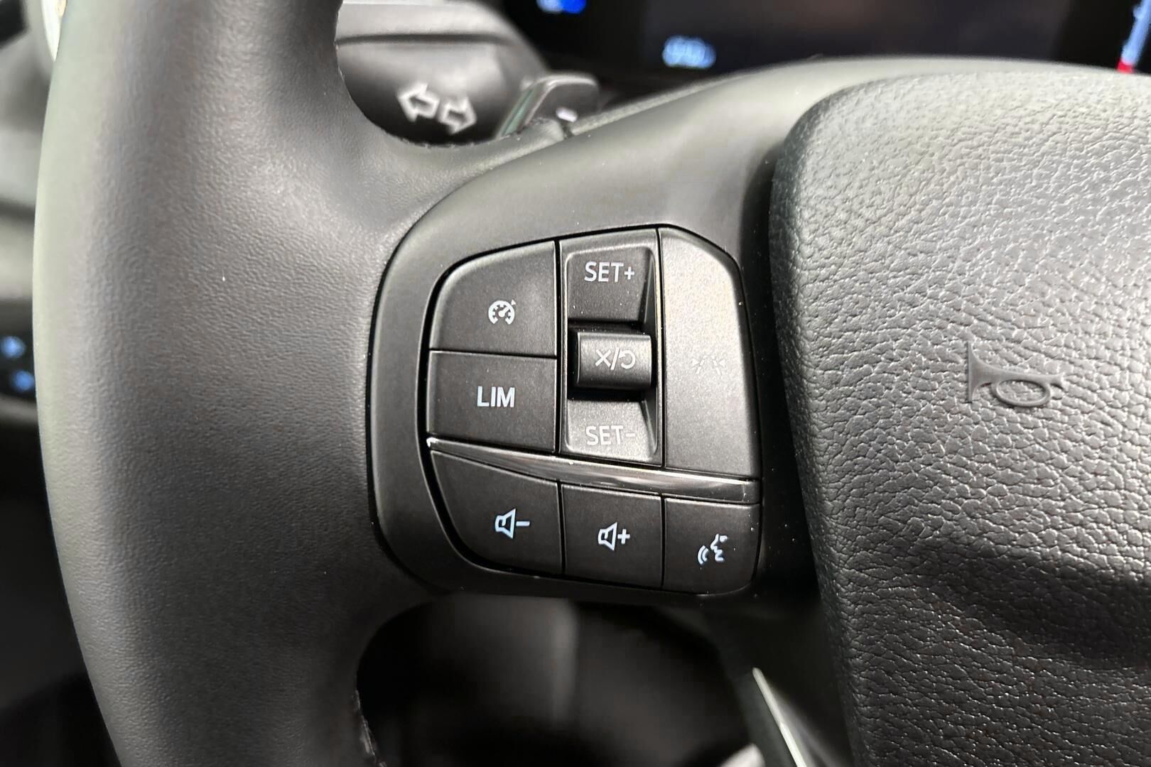 Ford Transit iso kuva 19