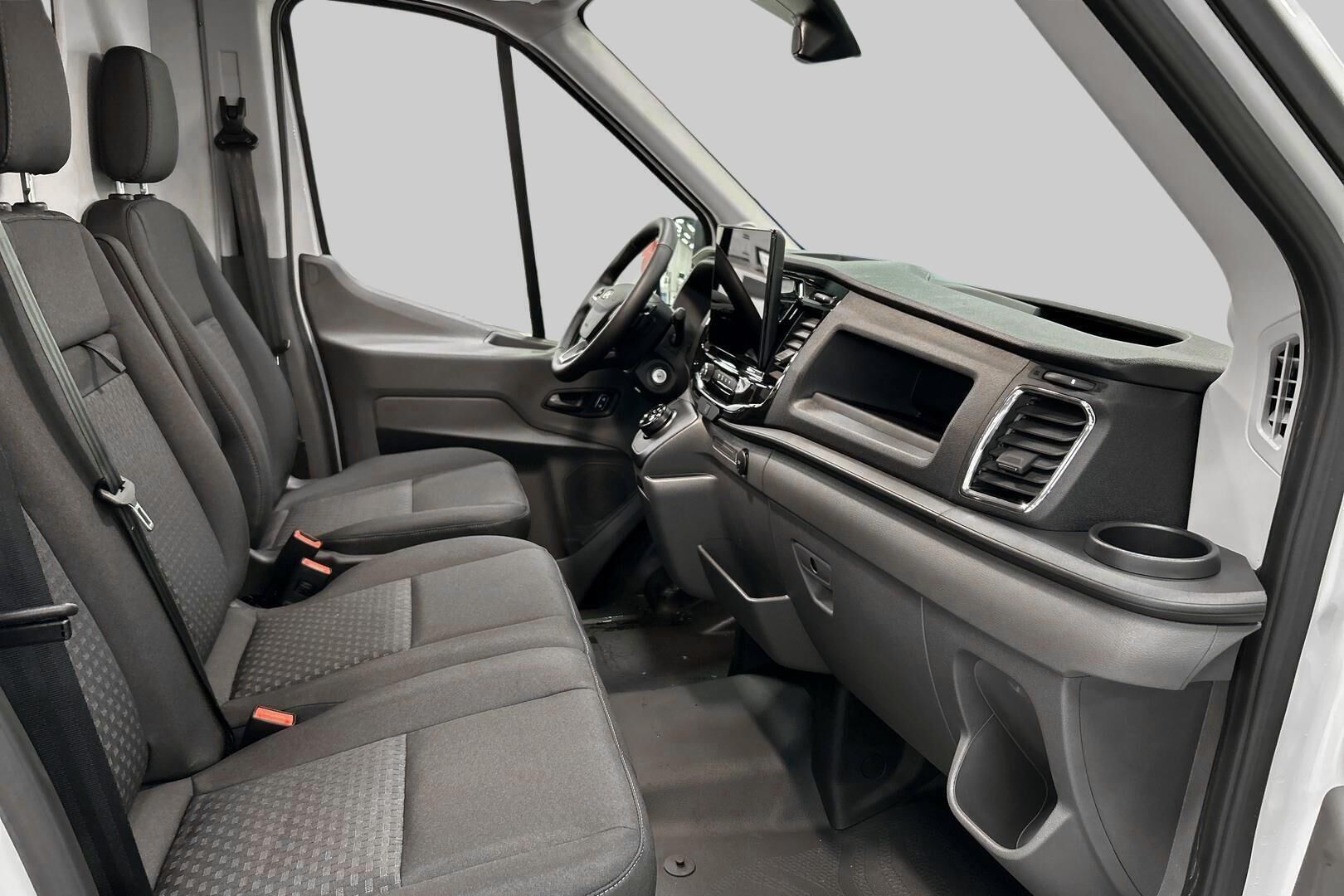 Ford Transit iso kuva 9