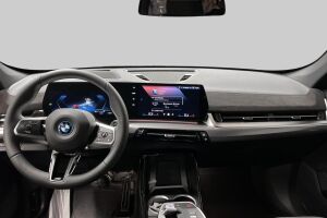 BMW iX1 esikatselu 10