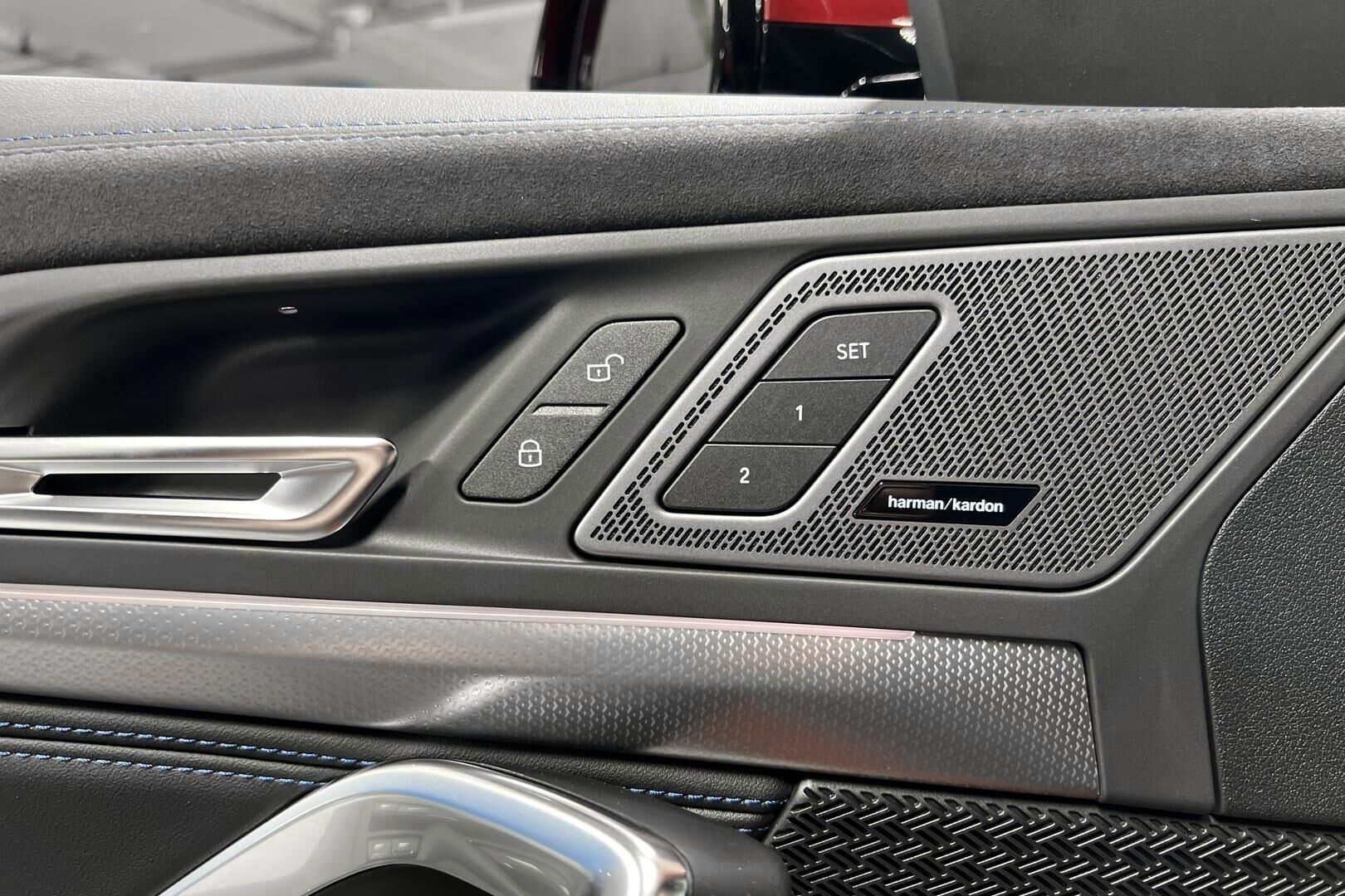 BMW iX1 iso kuva 14